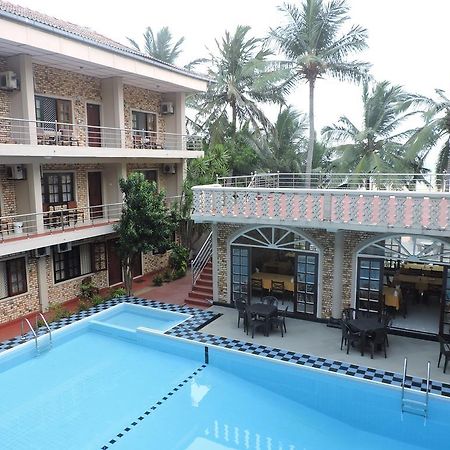 Oasis Beach Resort Negombo Exterior photo