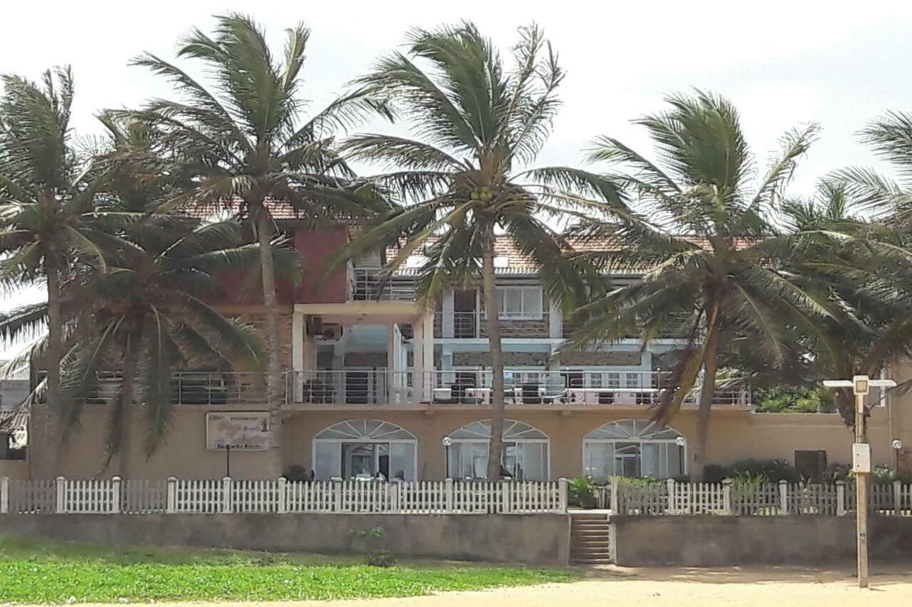 Oasis Beach Resort Negombo Exterior photo