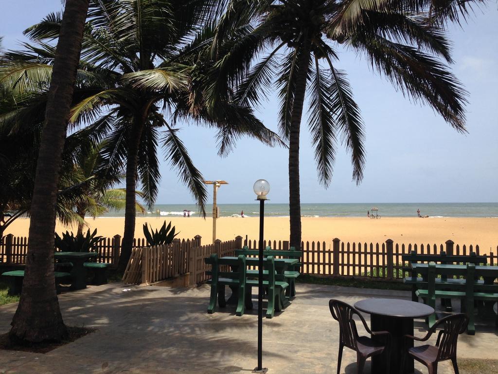 Oasis Beach Resort Negombo Exterior photo