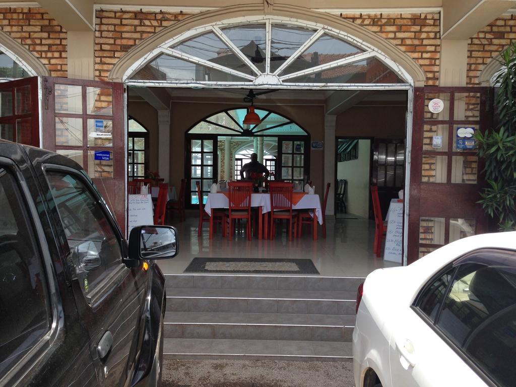 Oasis Beach Resort Negombo Exterior photo