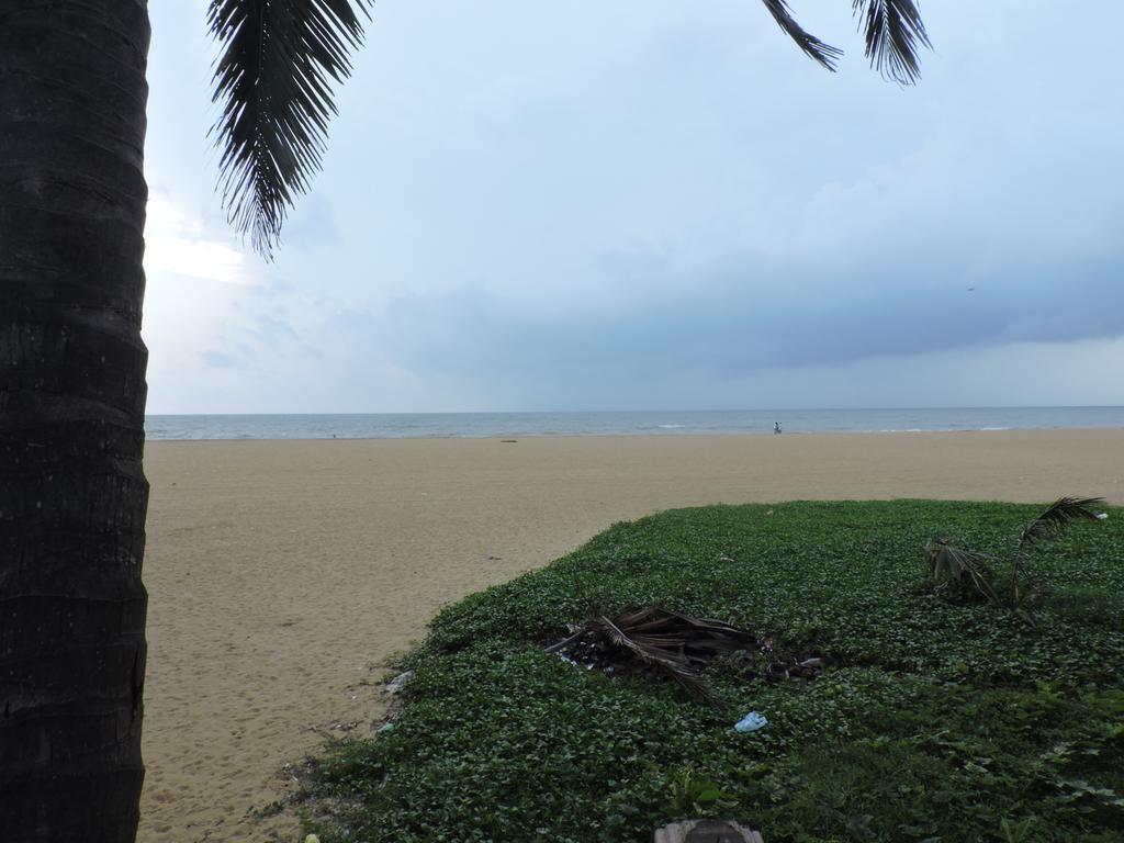 Oasis Beach Resort Negombo Exterior photo