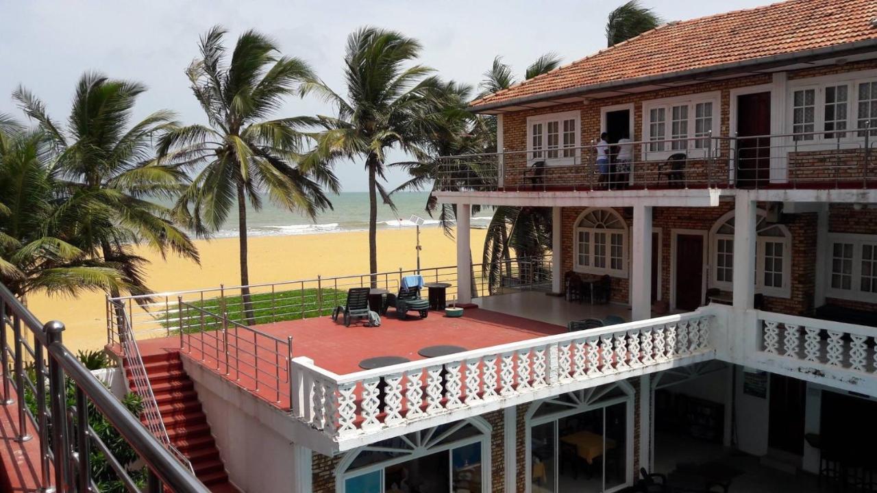 Oasis Beach Resort Negombo Exterior photo